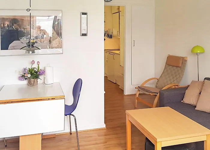 4 Person In Nexo-by Traum Neksø